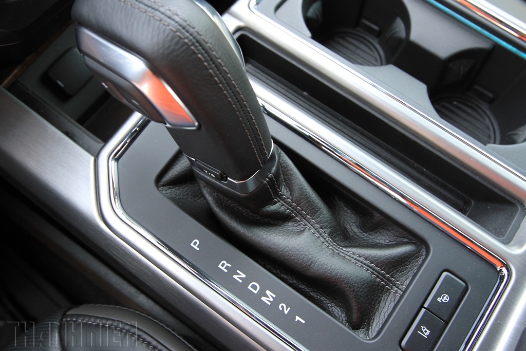 Hộp số đơn giản, dể thao tác là một trong những ưu điểm để nhiều bạn cân nhắc học lái xe b1