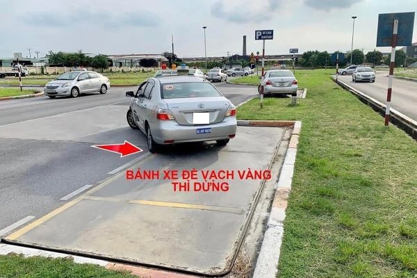 Để vượt qua bài thi sa hình b2, bạn cần phải luyện tập nhiều để tăng cảm giác ga, côn và thắng