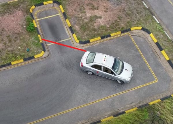 Kinh nghiệm thi sa hình B2 với bài thi ghép xe dọc vào nơi đỗ