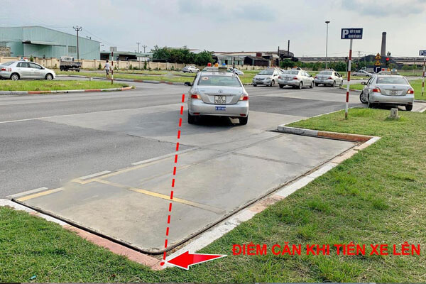 Kinh nghiệm vượt qua bài thi ghép xe ngang vào nơi đỗ trong sa hình b2