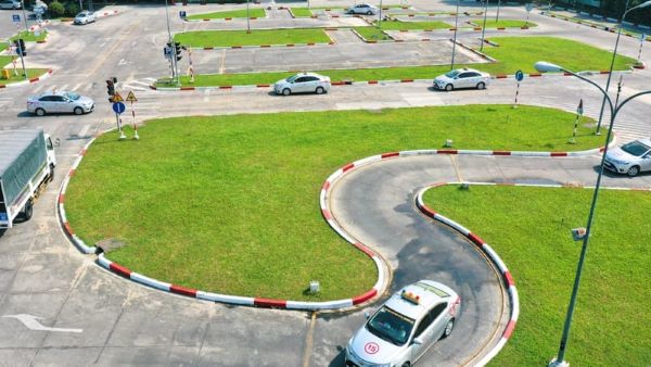 Kinh nghiệm vượt qua bài thi lái xe hình chữ S trong sa hình b2