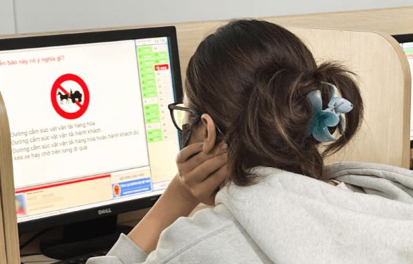 Phần lý thuyết là phần thi đầu tiên trong kỳ thi sát hạch lái xe B2