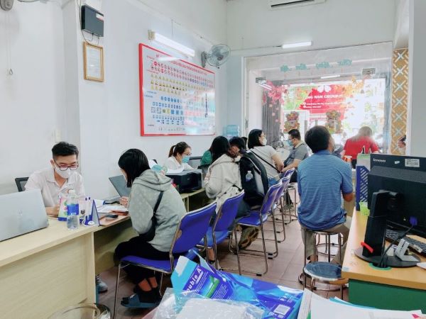 Học viên đăng ký học lái xe ô tô hạng B số tự động tại Trung tâm Thành Công Nhà Bè