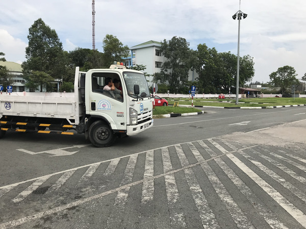 Bằng lái xe C1 phù hợp nếu bạn có nhu cầu chở hàng, giao hàng nặng, chạy logistic