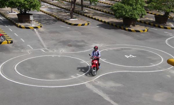 Quy định mới về thi bằng lái xe: Có bằng lái ô tô còn hiệu lực sẽ được miễn thi lý thuyết khi đăng ký thi bằng lái xe mô tô