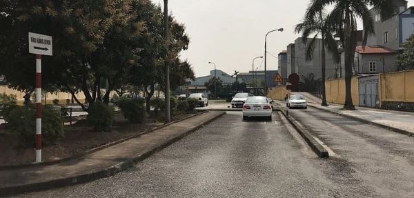 Thí sinh lái xe ôm cua vuông góc, giữ đúng làn và căn chỉnh vô lăng chính xác